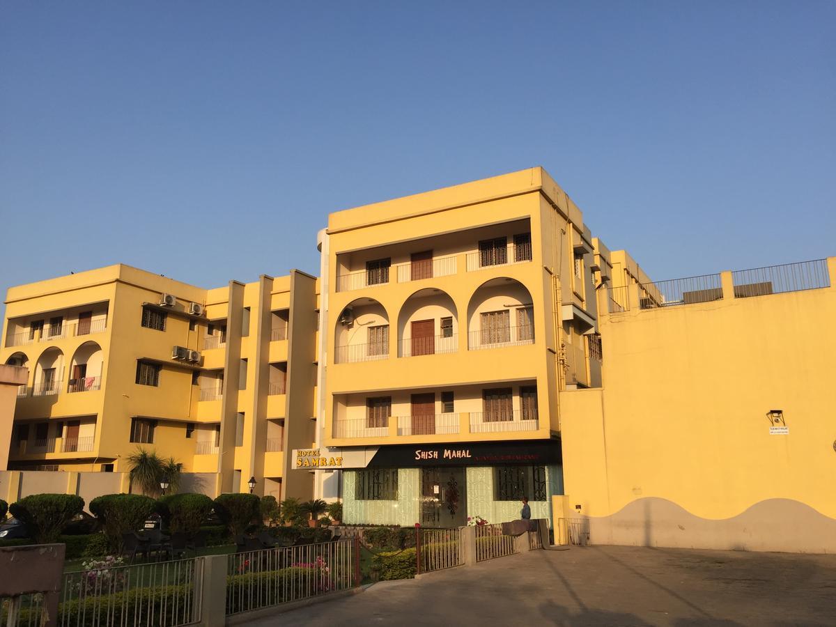 Hotel Samrat Baharampur Εξωτερικό φωτογραφία
